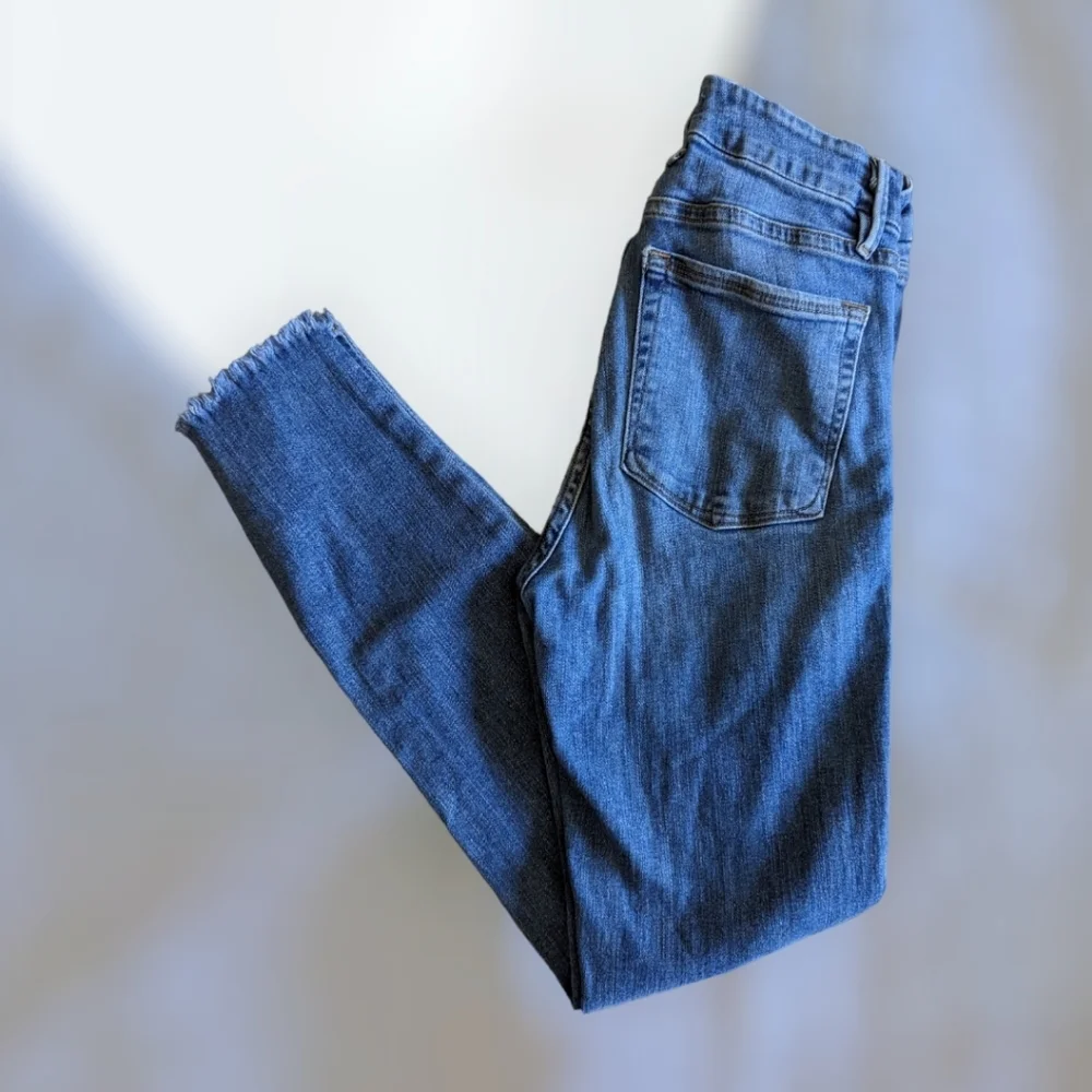 Good American Good Waist Fray Hem Jeans